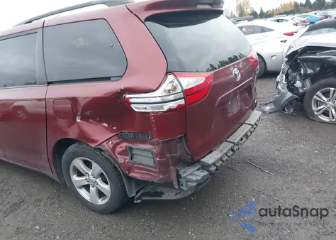 2016 Toyota Sienna Le 8 Passenger z USA, uszkodzony, nr VIN 5TDKK3DC7GS707855